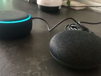 Amazon Alexa Echo Dot vs Google Home Mini having a conversation. Dialogo tra assistenti virtuali