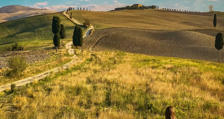 Photo shoots in Val d’Orcia among the most beautiful villages in Tuscany: Pienza, San Quirico, Vitaleta, and Montepulciano